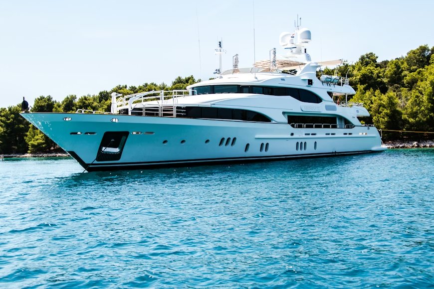 Megayacht in navigazione